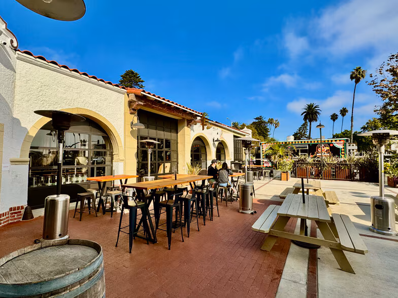 585-E-Thompson-Blvd-Ventura-CA-Building-Photo-3-Large